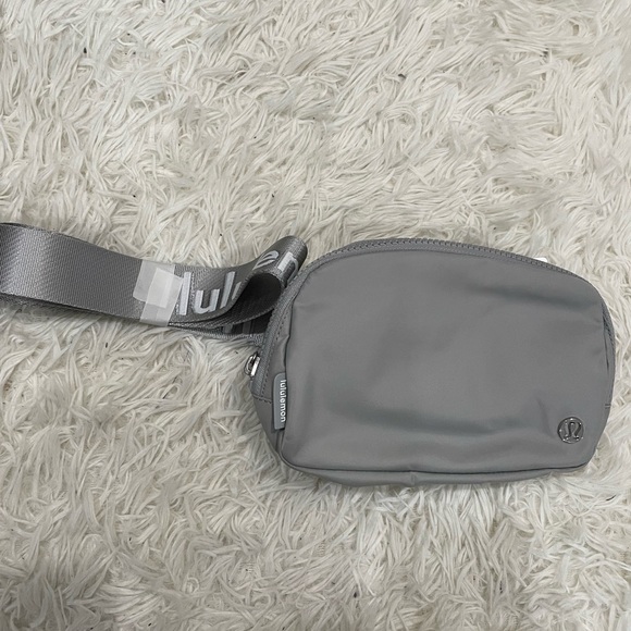 lululemon athletica Handbags - NWT lululemon everywhere belt bag silver drop white wordmark